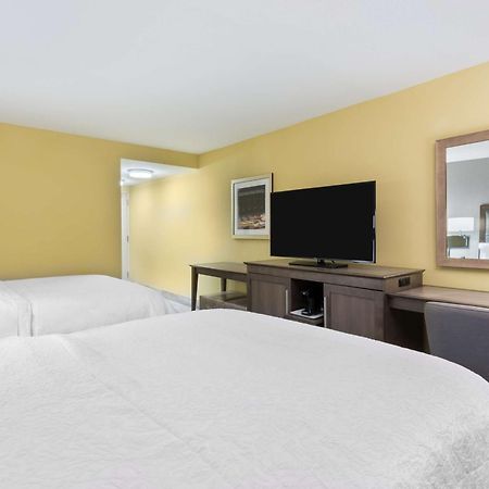 Hampton Inn & Suites Tampa Airport Avion Park Westshore Esterno foto